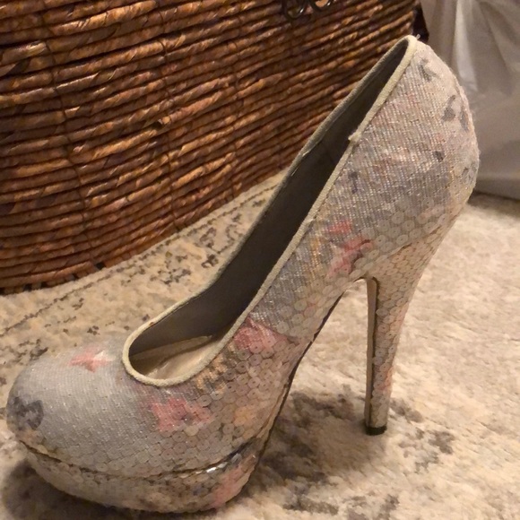 Heels - Picture 2 of 3